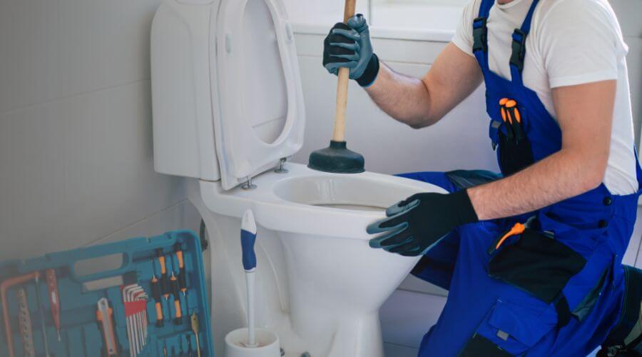 Expert burst pipe repair services in Oxly, MO